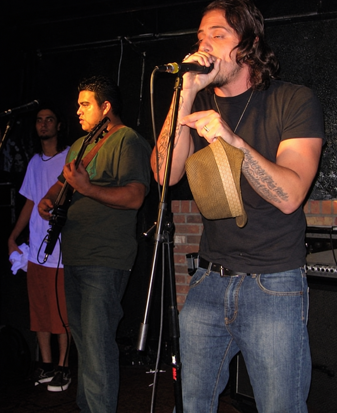 Bear the Astronot freestyling live with The Skacas